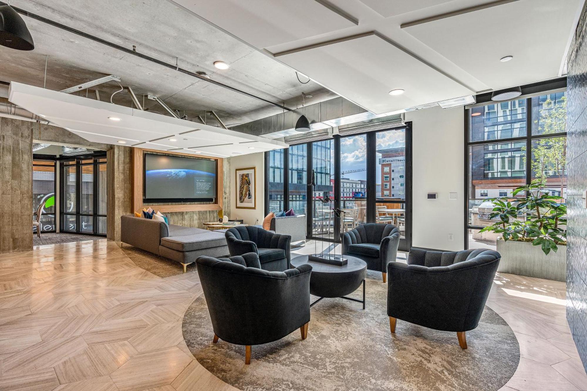 Exceptional 1bd Ba-pool Htub Gym Apartment