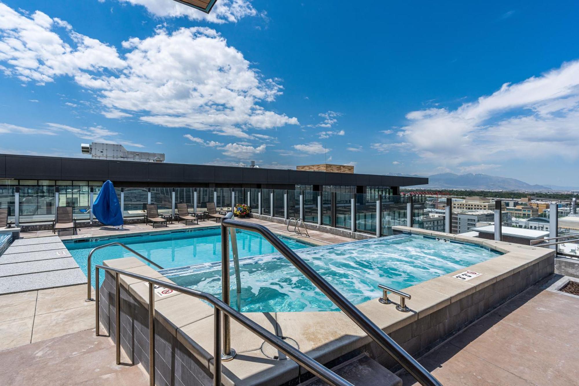 Apartment Exceptional 1bd Ba-pool Htub Gym Salt Lake City