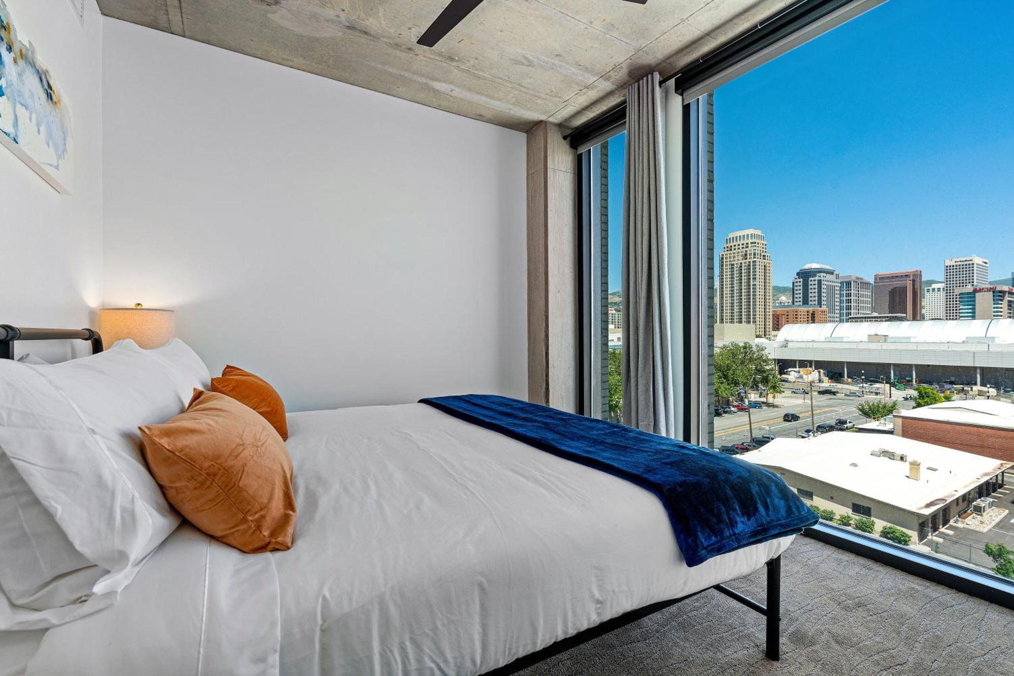 Exceptional 1bd Ba-pool Htub Gym *