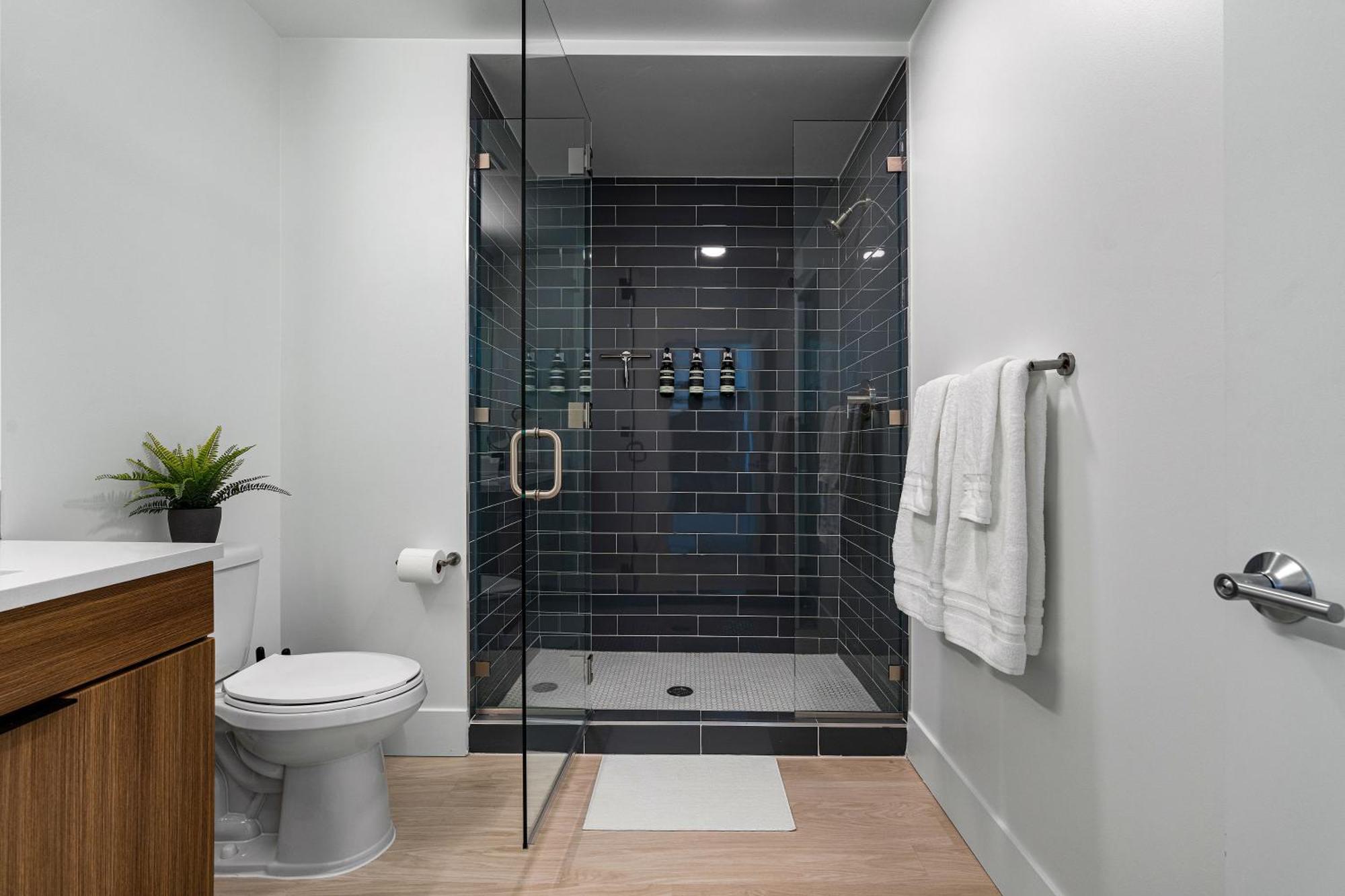 Exceptional 1bd Ba-pool Htub Gym