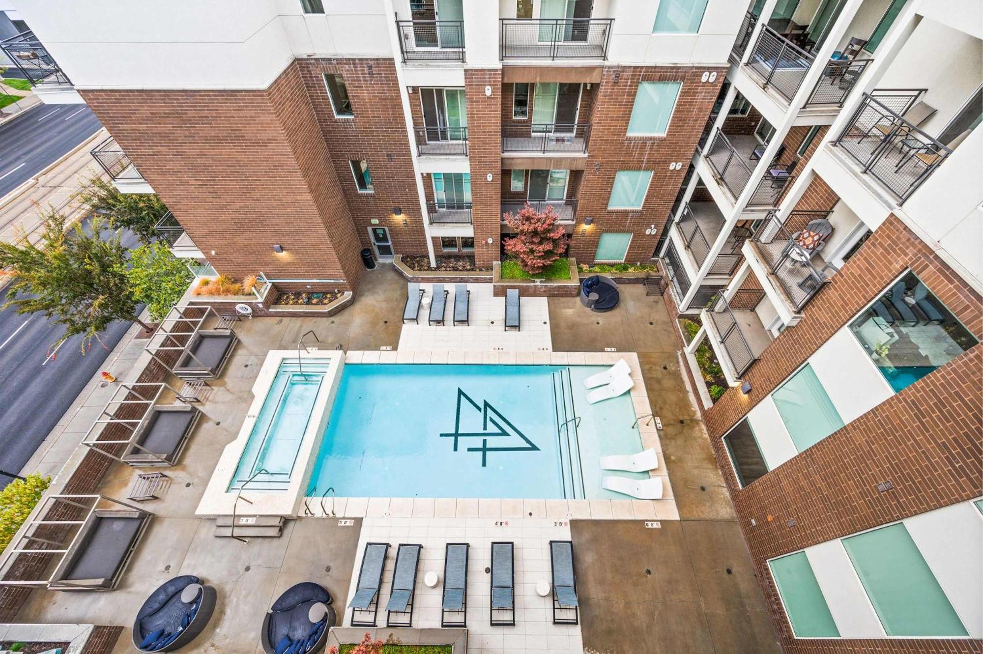 Apartment Luxury High-rise Living In Slc