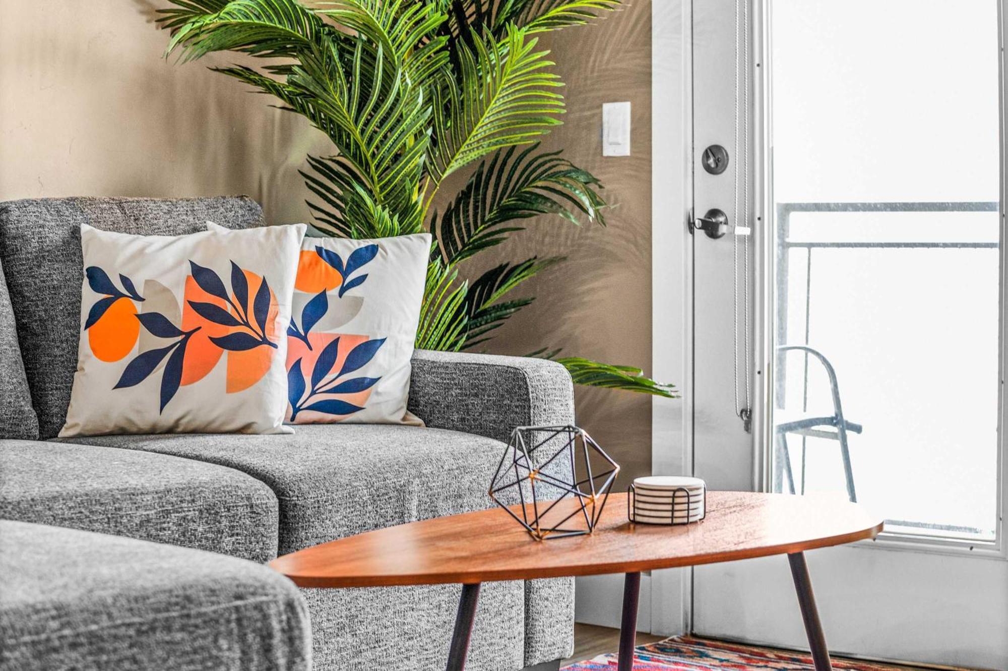 Luxury High-rise Living In Slc Apartment *