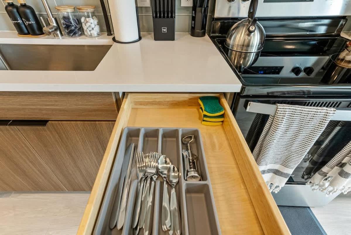 Dt Slc Rooftop Pool Hot Tub King Bed Parking Apartment *
