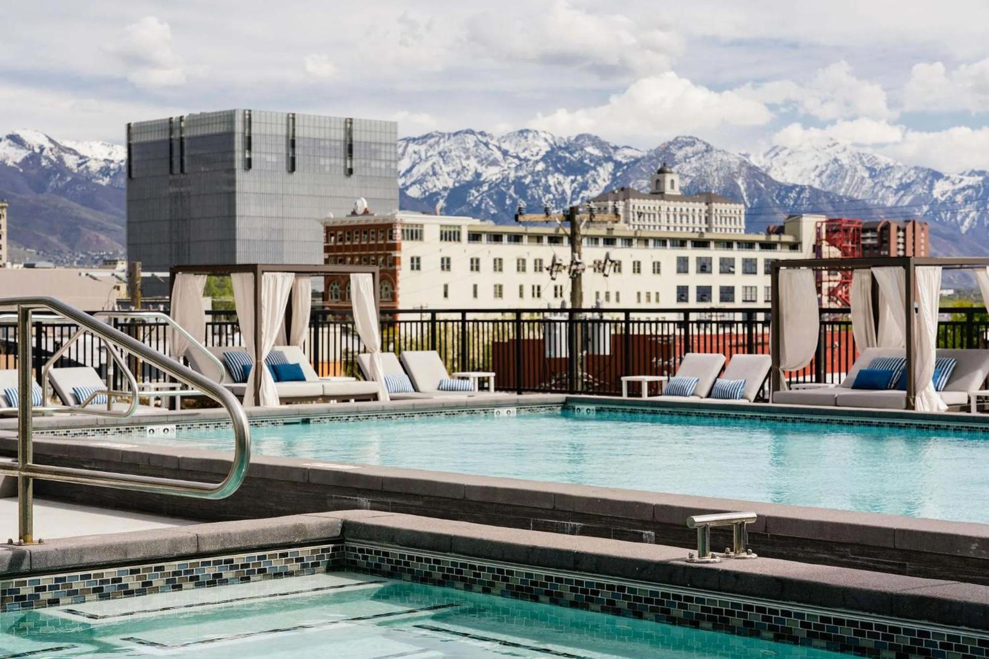 Capital Views 2br 2ba Pool,gym,convention Centre Apartment