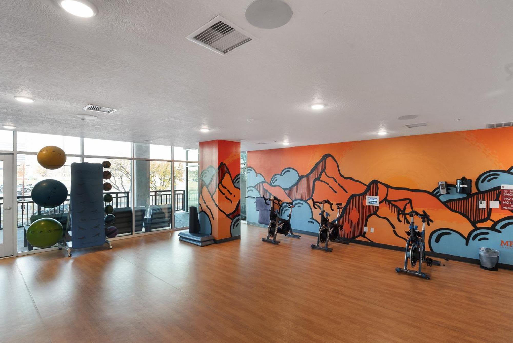 Capital Views 2br 2ba Pool,gym,convention Centre Apartment