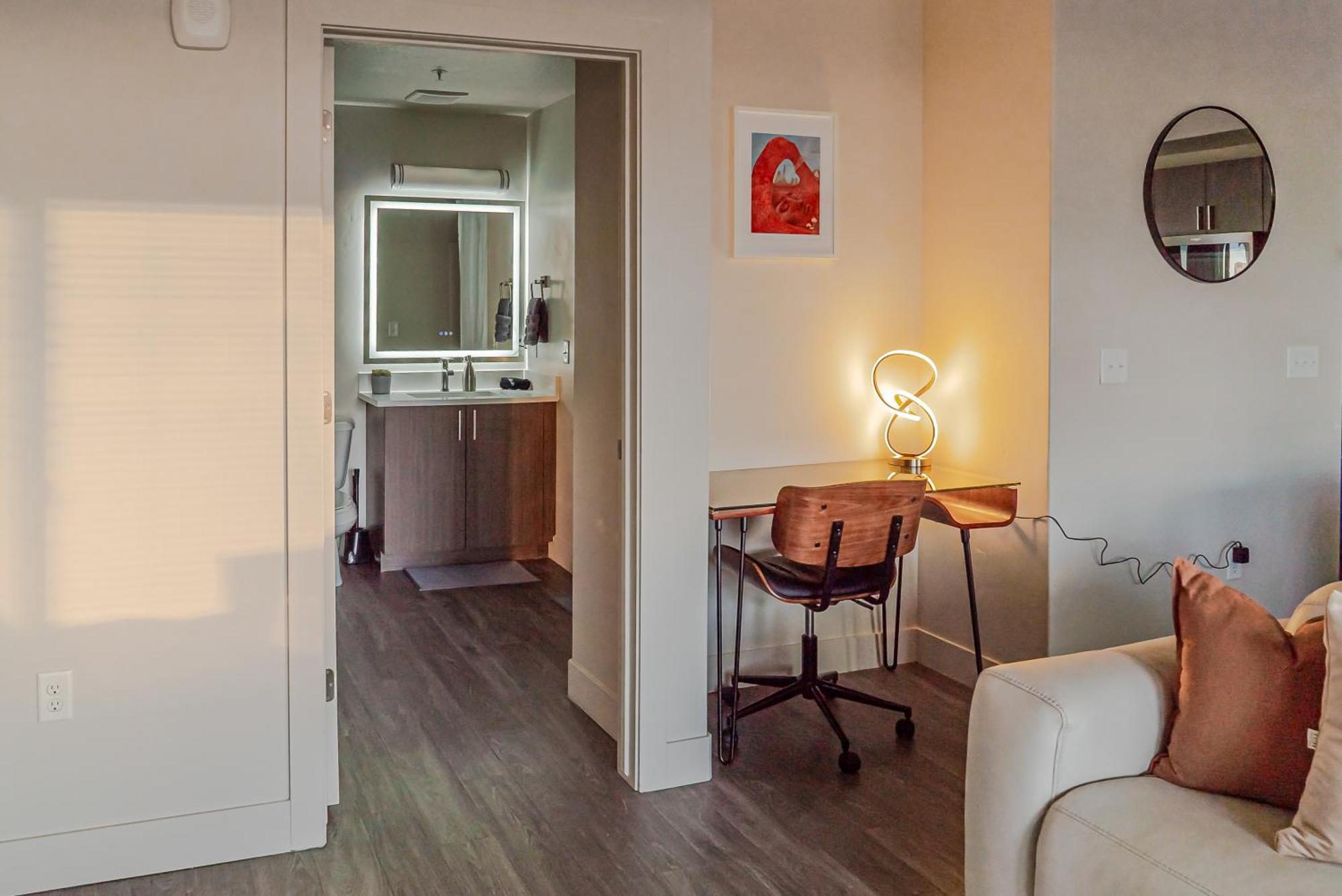 Apartment Capital Views 2br 2ba Pool,gym,convention Centre *
