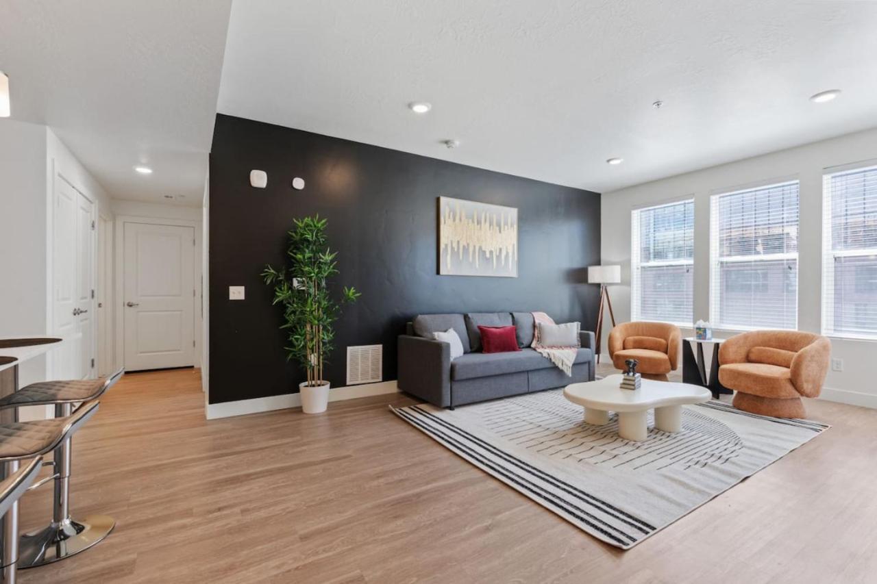 Stylish 1br W Gym, Walk To Temple Square Apartment