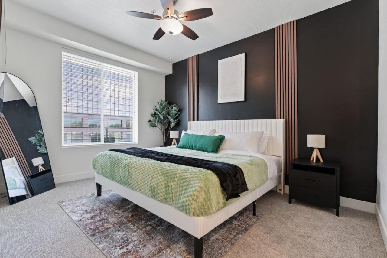 Stylish 1br W Gym, Walk To Temple Square Apartment
