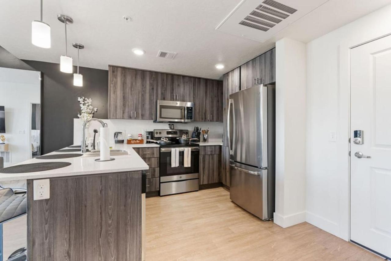 Stylish 1br W Gym, Walk To Temple Square Apartment