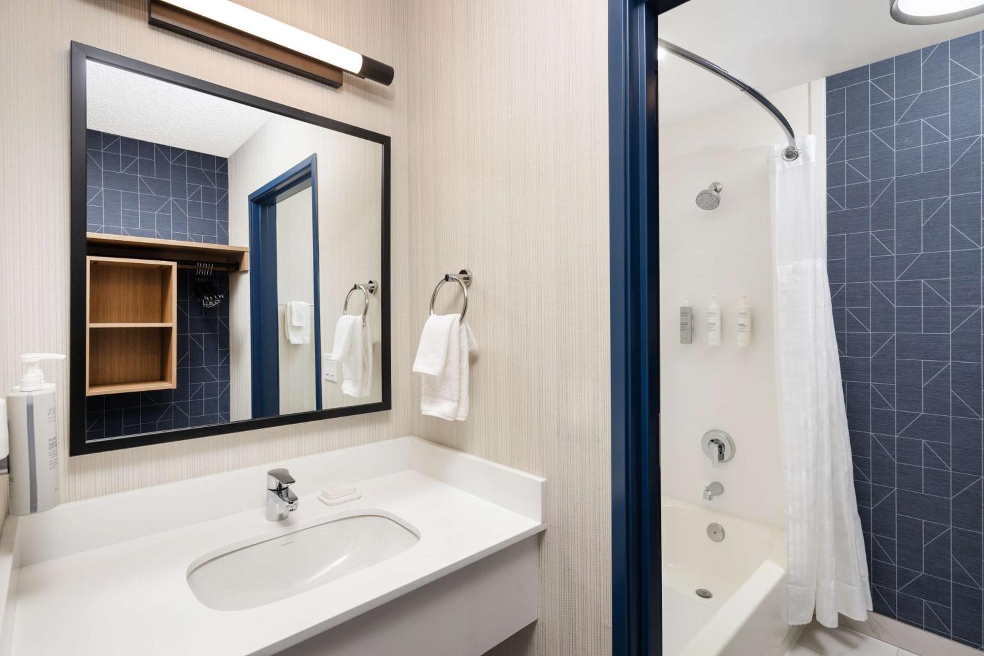Spark By Hilton Salt Airport 3*