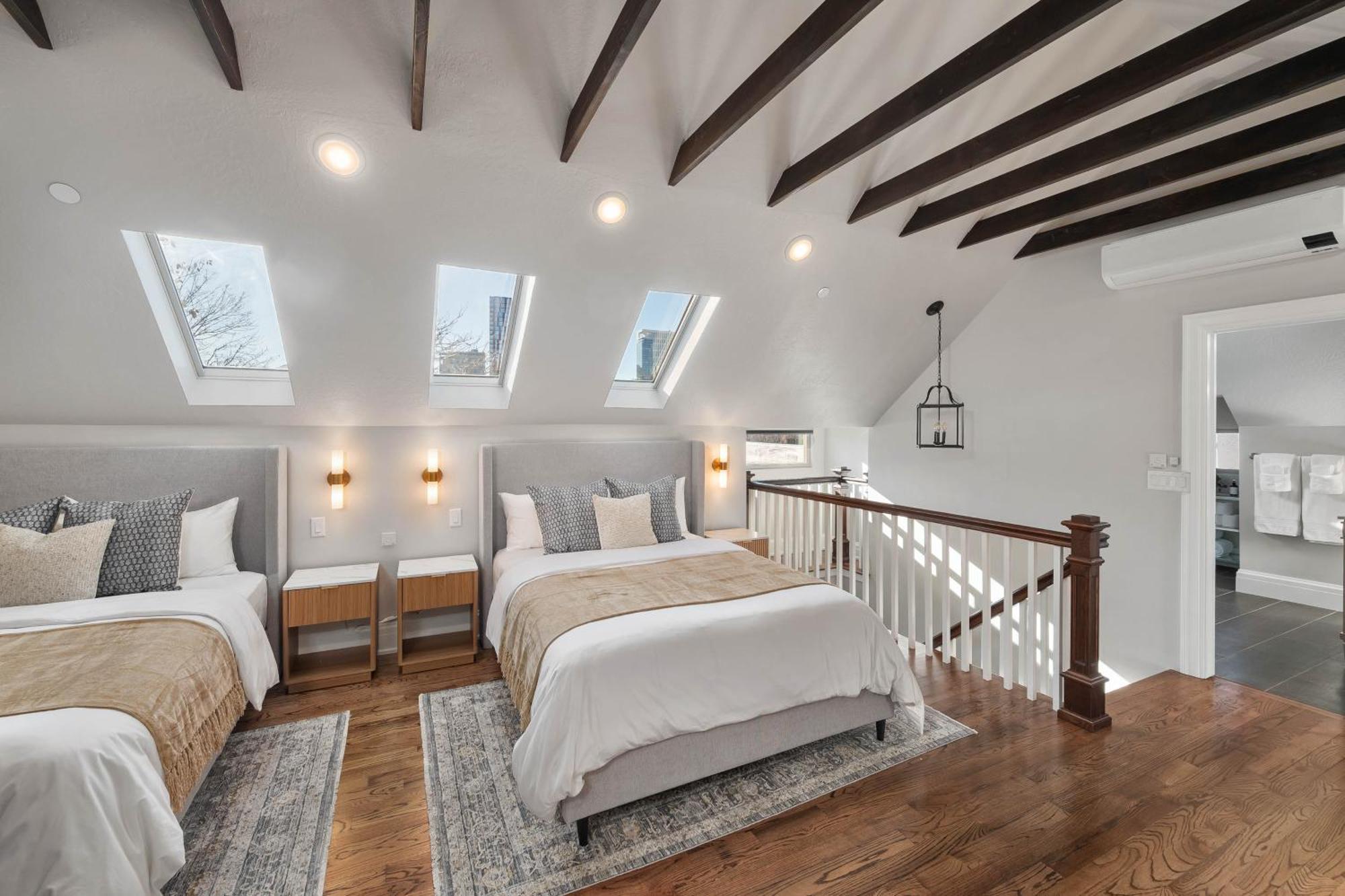 Luxury Downtown Retreat 4br W Hot Tub & Views