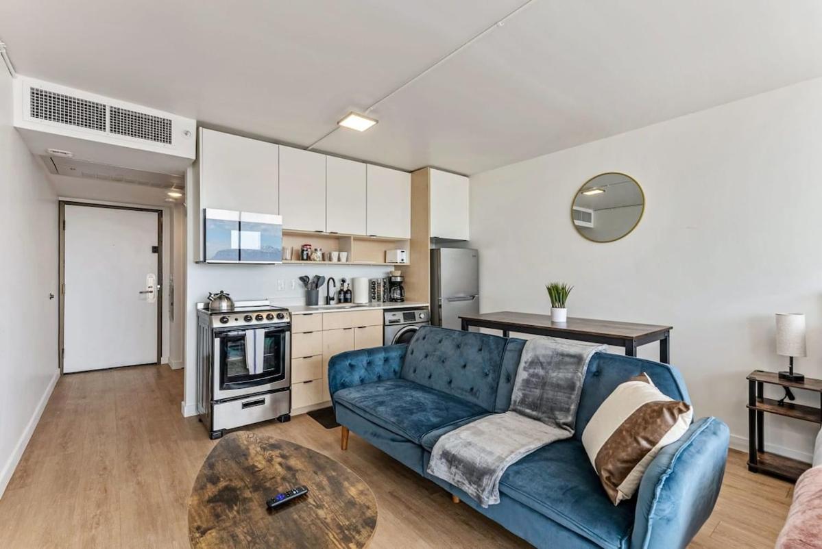 High Rise 11th Floor Views Free Pkg Gym Apartment