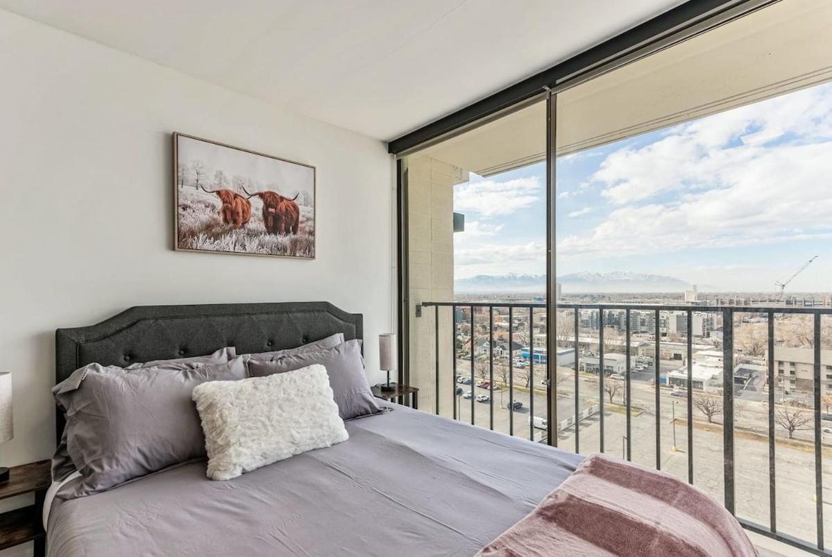 High Rise 11th Floor Views Free Pkg Gym