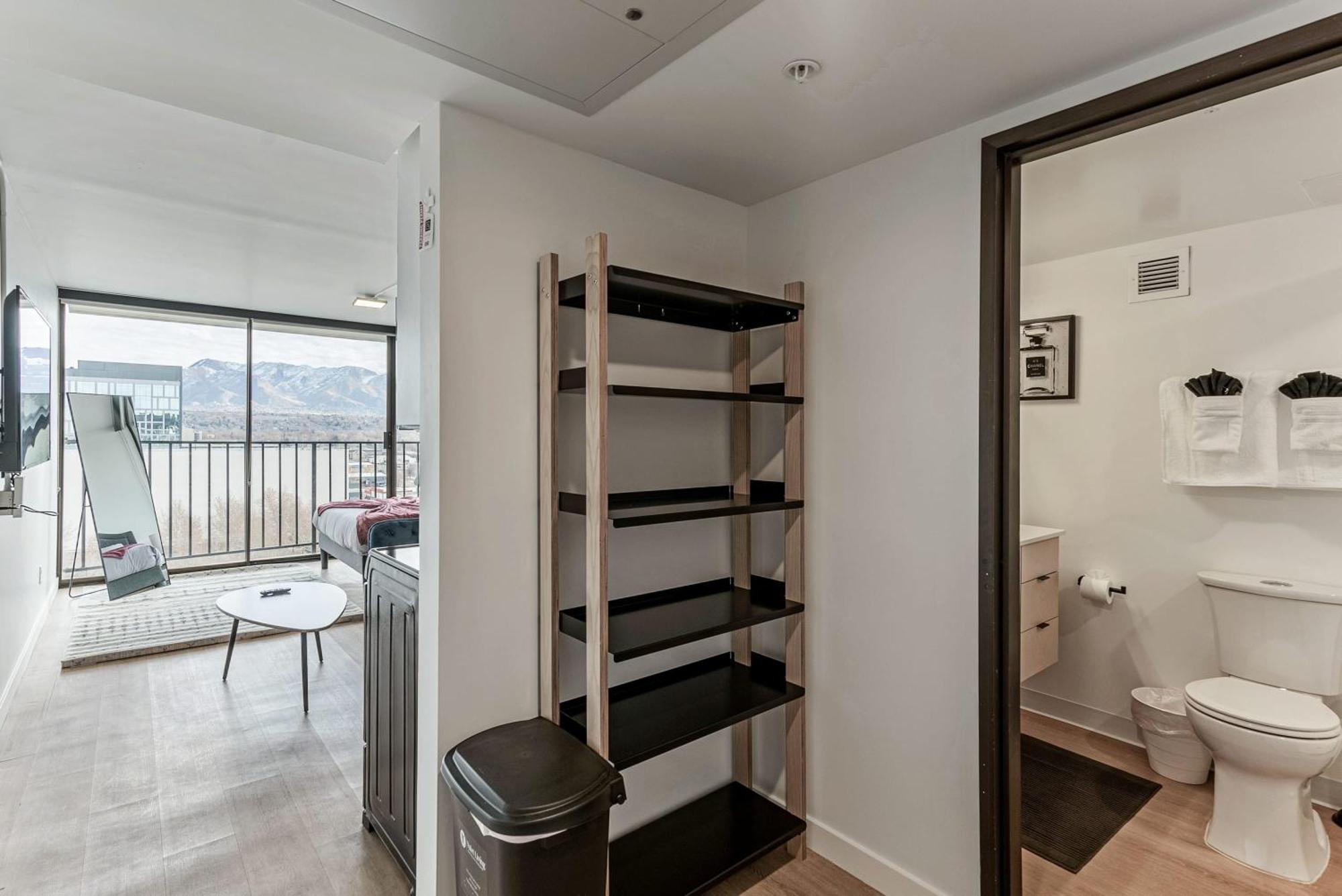Downtown Mountain View Free Pkg Gym Apartment