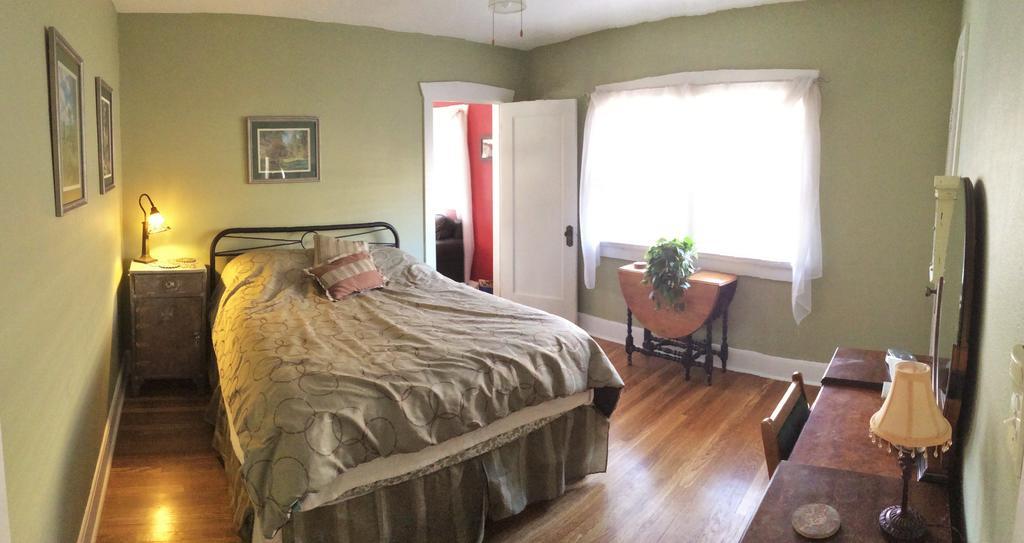 Downtown With A Big Back Yard Holiday home