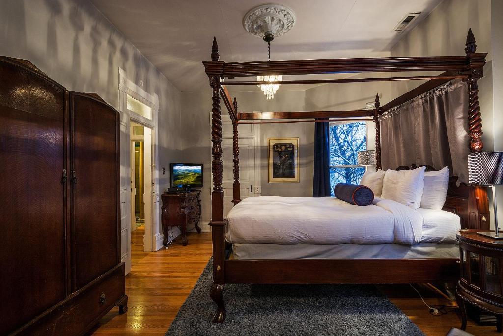 Historic Salt Gem Apartment *
