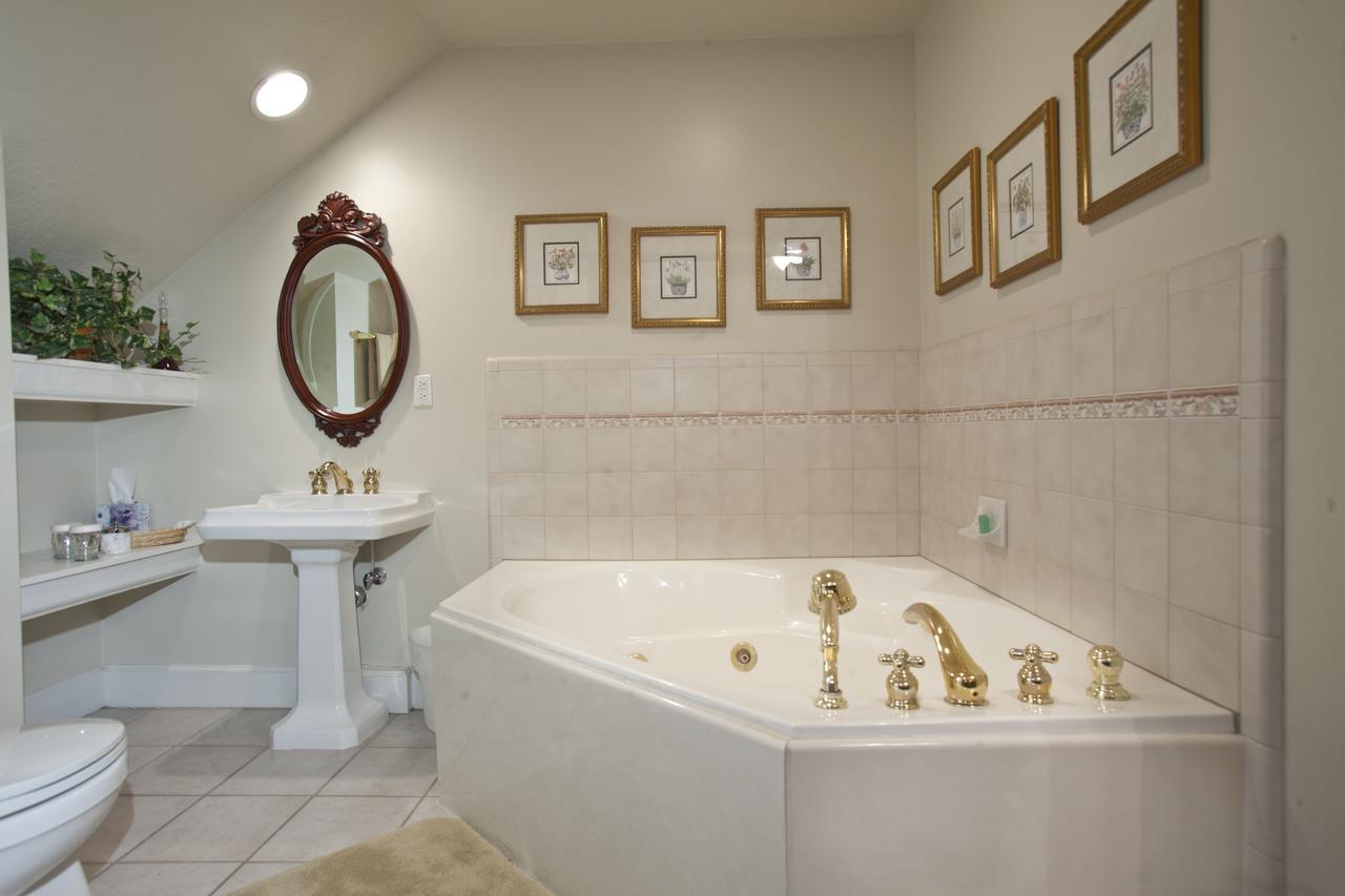 Haxton Manor Bed & Breakfast