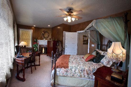 Haxton Manor Bed & Breakfast