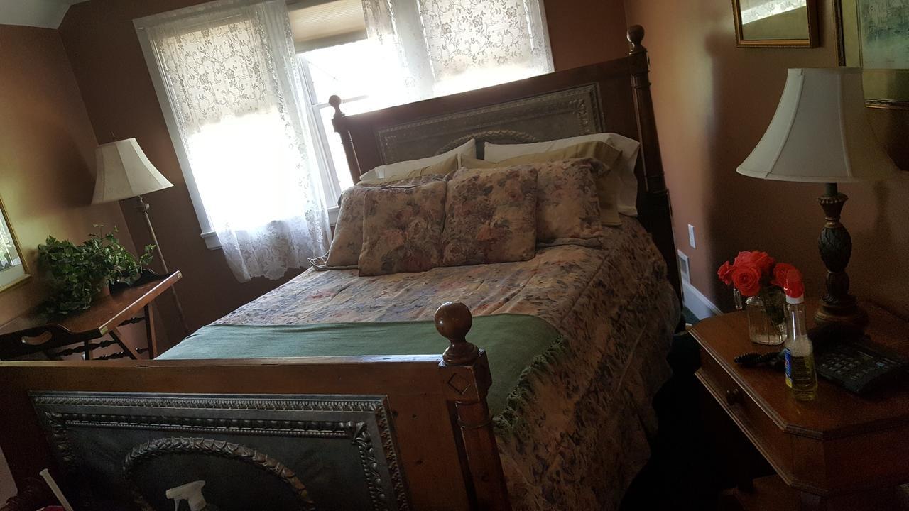 Haxton Manor Bed & Breakfast 2*