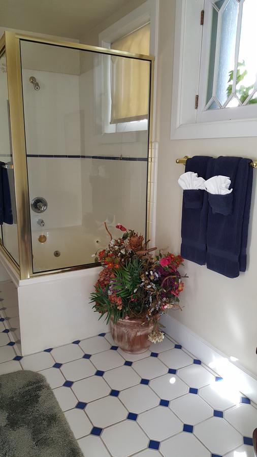Haxton Manor Bed & Breakfast 2*